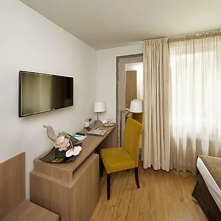 Art Hotel 3*